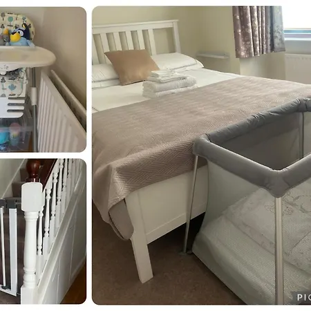 Vakantiehuis Comfortable Suburb Home, Parking & Tram To
